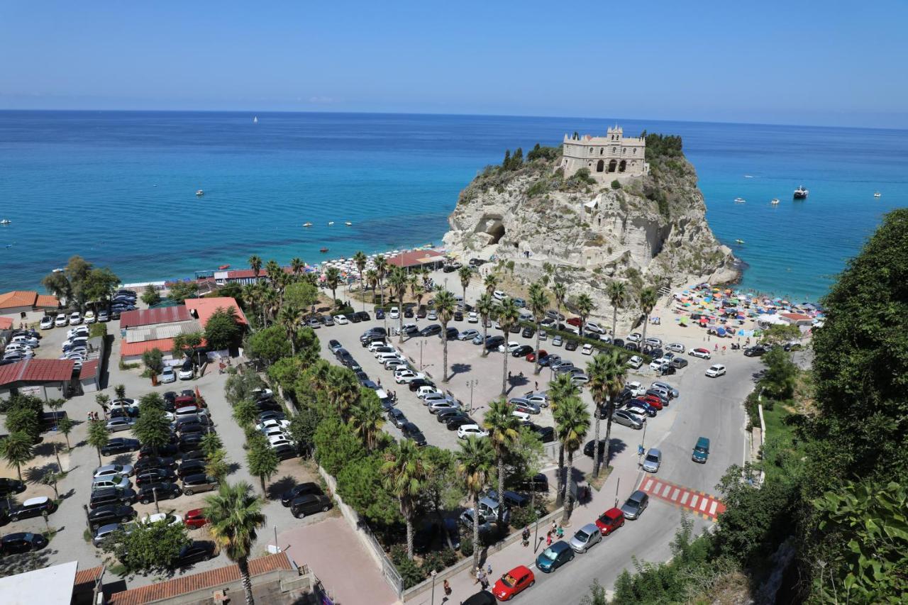 Deus Accomodation Tropea Exterior photo